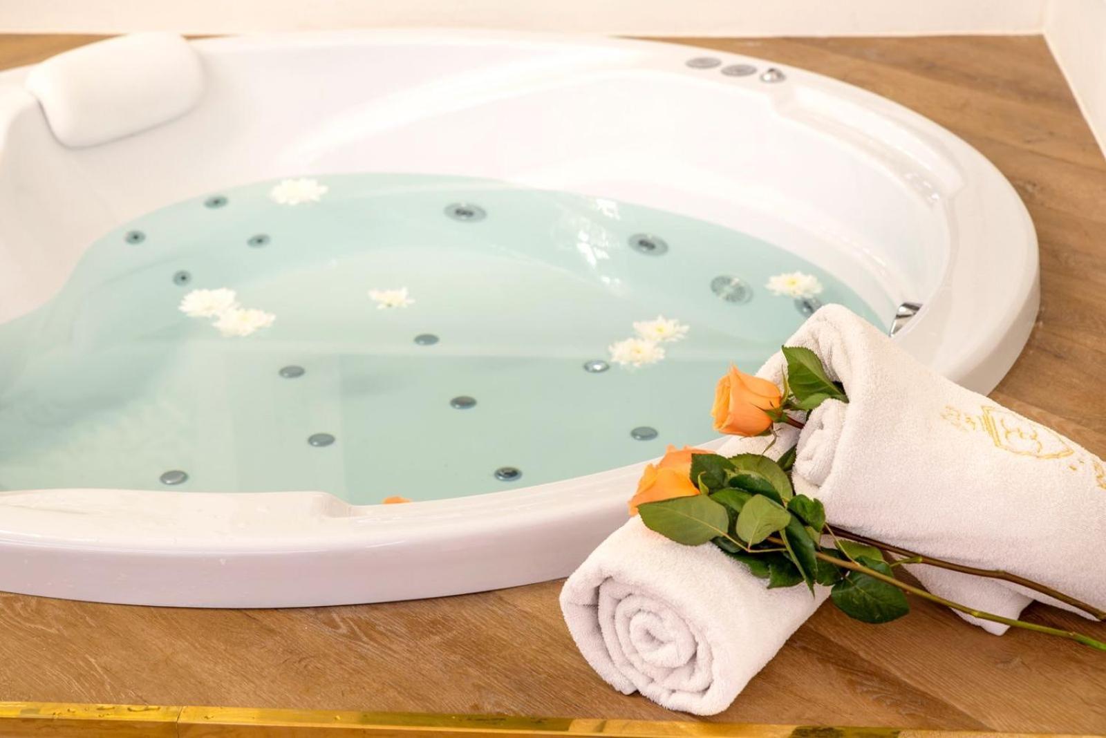 Jacuzzi Royal Suite بودابست المظهر الخارجي الصورة